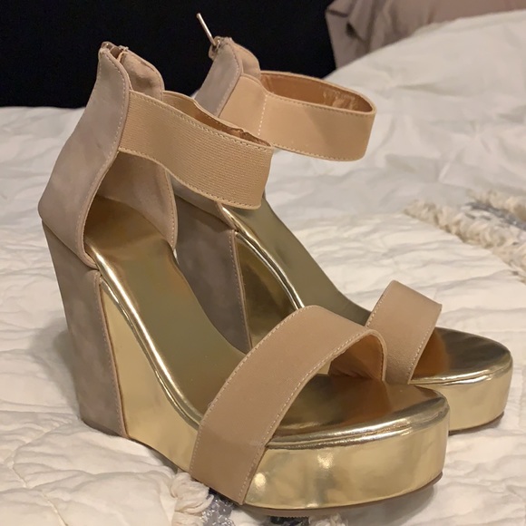 Gold and Tan Wedges Zipper Back - Picture 3 of 7
